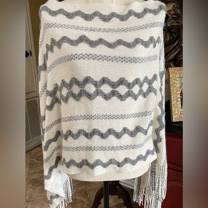 womens gray and white poncho one size-‎ N1